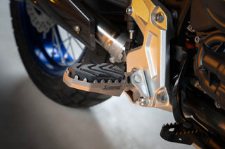 Akrapovic Adventure Footpeg Set F-Y7T2 For Yamaha - Titanium - MotoHeaven